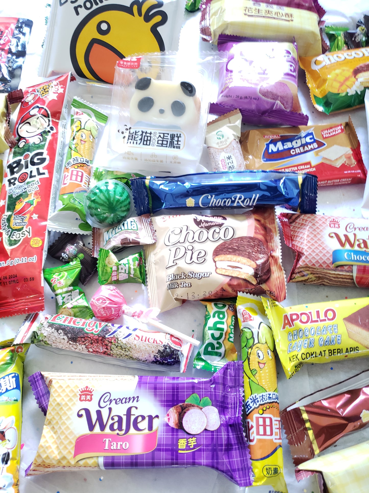 (TIKTOK LIVE) Asian Assorted Snack and Candy Box